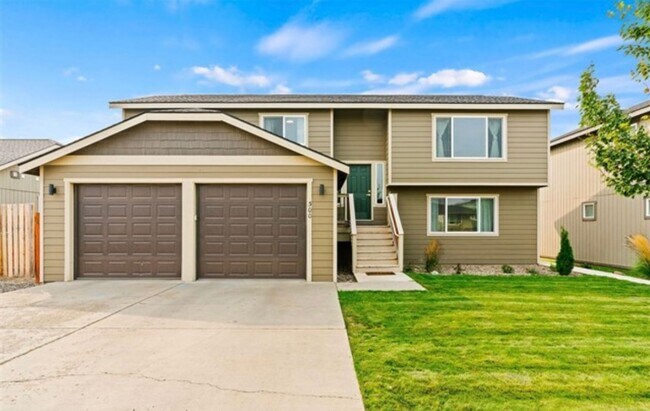 Photo - Newly Renovated & Ready to Impress!