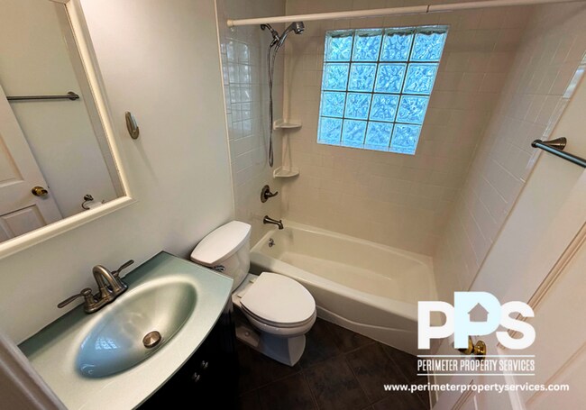 Photo - 615 Boulevard SE
