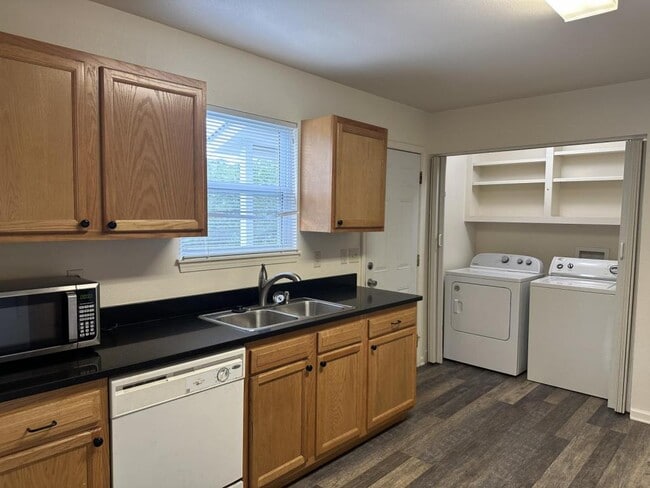 Photo - 103 Juniper Pl