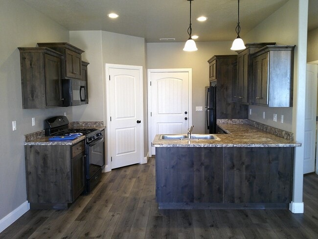 Photo - **Move-In Discount** 3 Bed 2.5 Bath -Newer...
