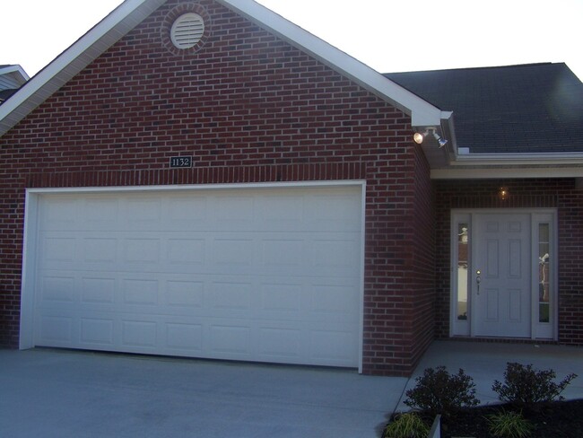 Dream townhouse in the heart of North Knox... - Dream townhouse in the heart of North Knox...