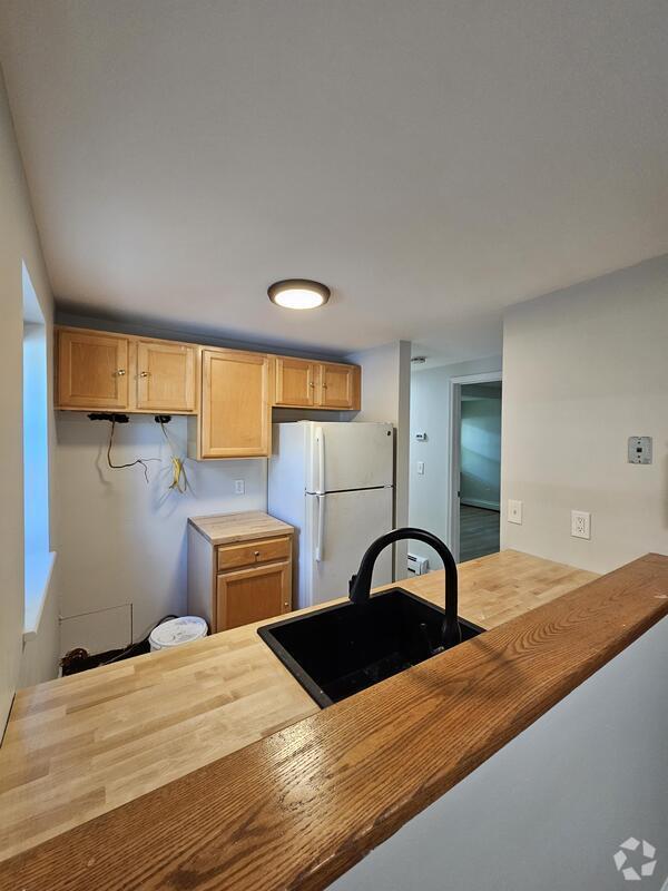 Building Photo - 148 Union St Rental