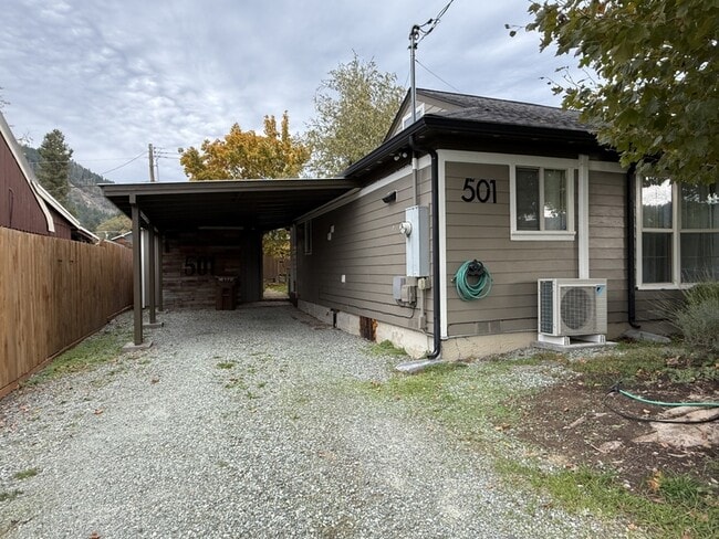 Photo - 501 NE Broadway St