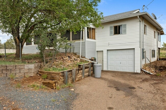Building Photo - 5066 Iris St Rental