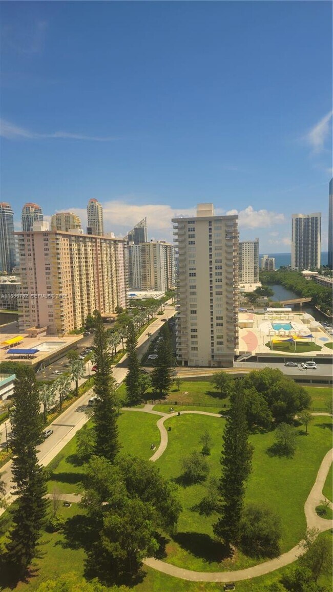 Photo - 290 174th St St Unidad 1905