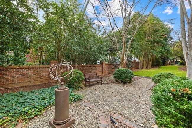 Photo - 459 Fenton Pl