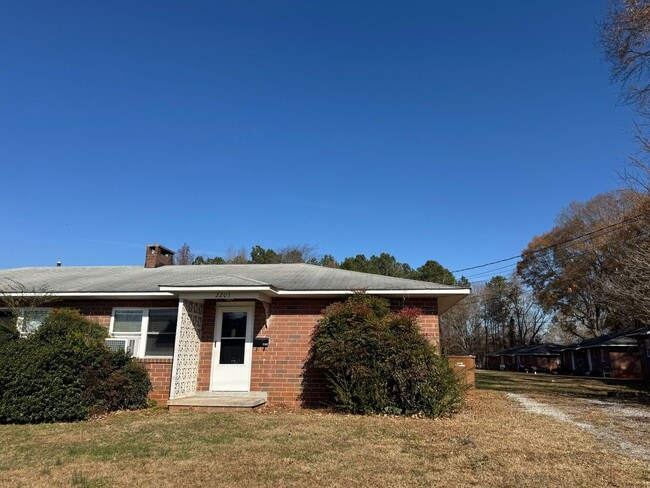 Building Photo - Updated Two Bedroom Duplex in Lincolnton