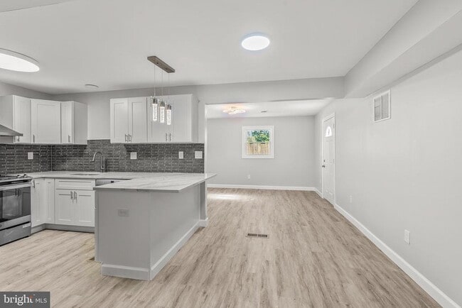 Photo - 12 Holbrook Ln