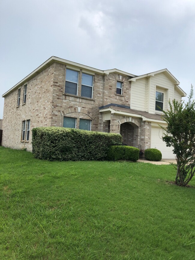 Home in Forney ISD - 216 Centenary Dr Casa