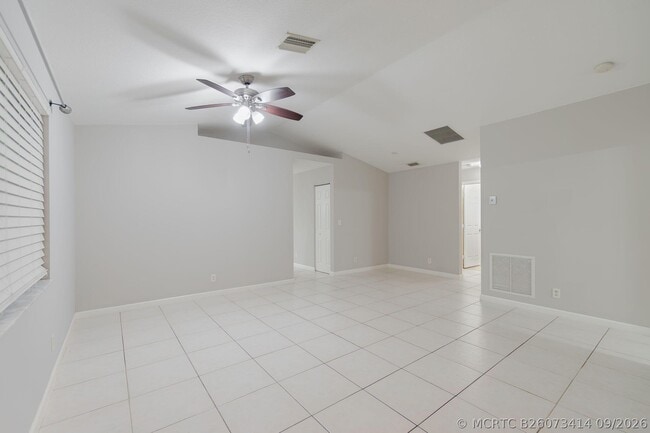 Photo - 622 Lytle St