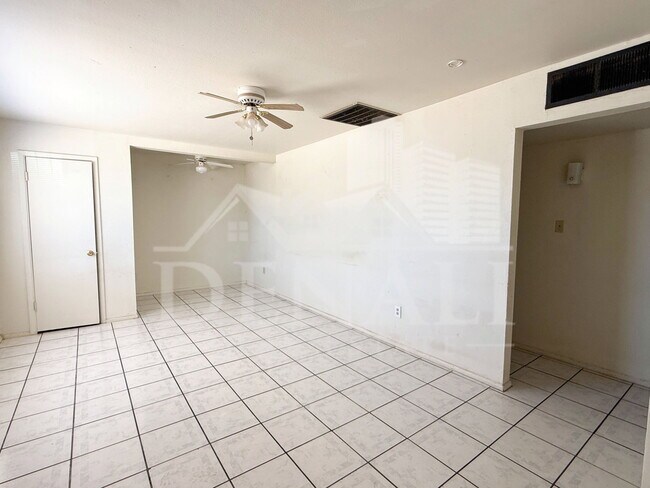 2232 E Burgess Ln