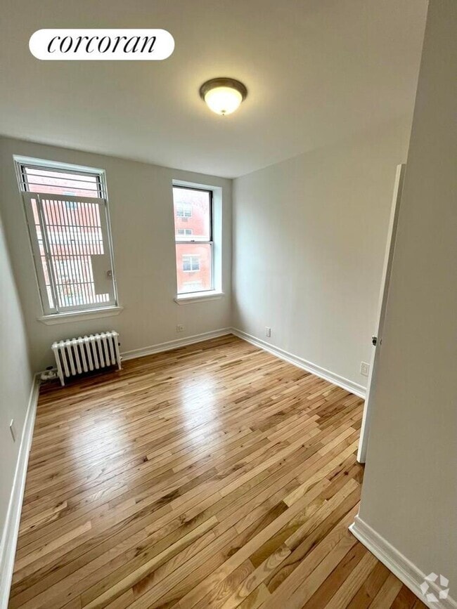 Building Photo - 317 E 3rd St Rental