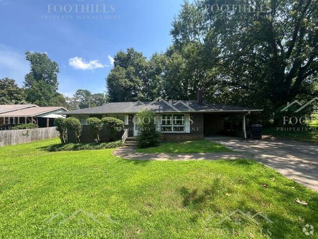 Building Photo - 3 Bedroom Home with Fenced Yard & Carport ...