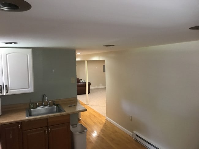 Kitchen area - 3 Glenn St Unit 1