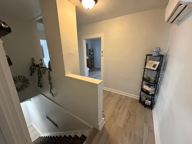 Photo - 207 S Jefferson St Unit Upstairs