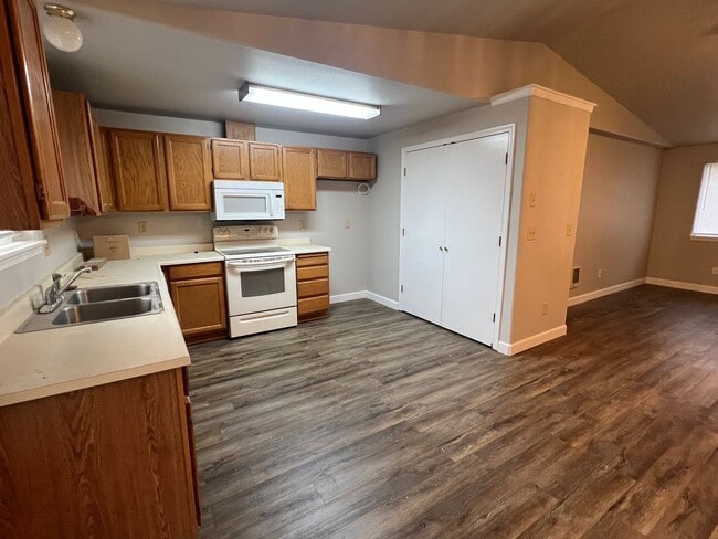 Single level home in Redmond! - Single level home in Redmond!