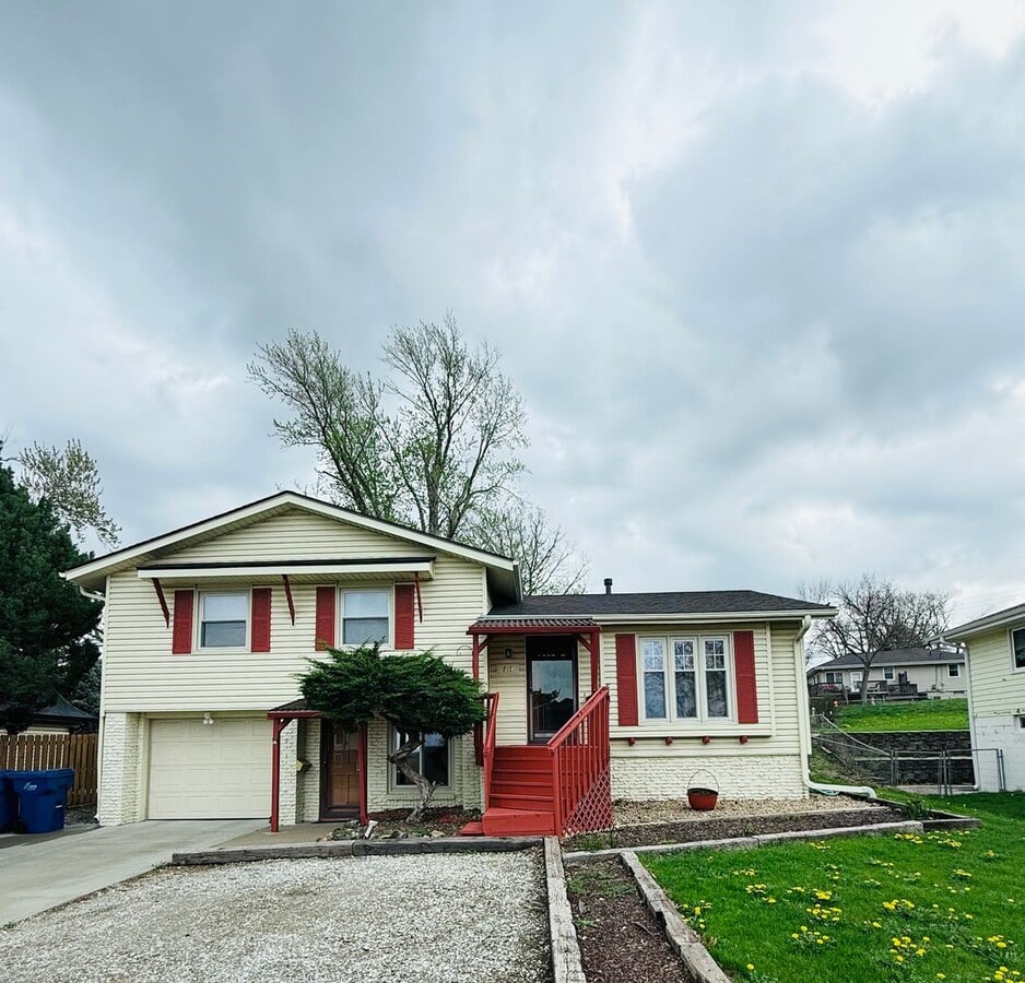 Spacious 3BR Near Shadow Lake Shopping Center! - Spacious 3BR Near Shadow Lake Shopping Center!
