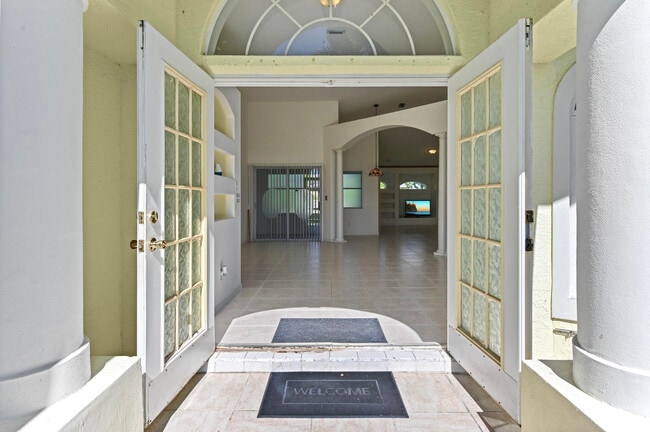 Photo - 681 SW Saragossa Ave