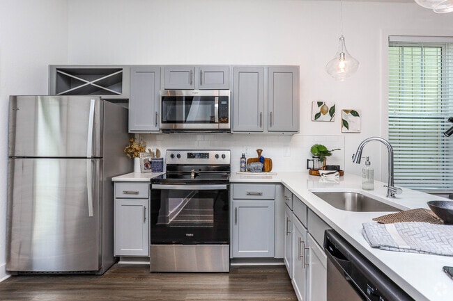 3BR, 2.5BA - 1,440 SF