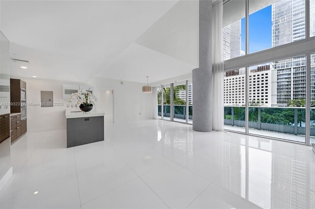 Photo - 200 Biscayne Blvd Way Unidad 305