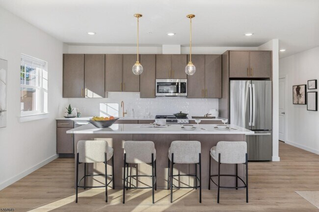 Photo - 1085 Bloomfield Ave Unidad 32