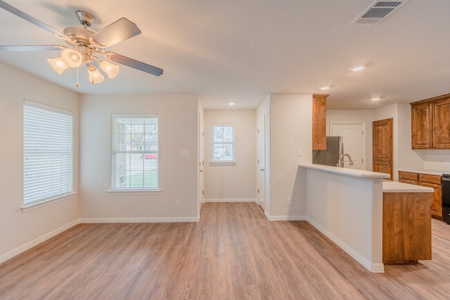 Photo - 617 NW Renfro St