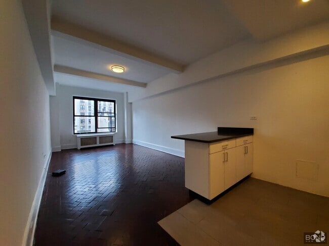 Building Photo - 160 W 73rd St Unit 2K Rental