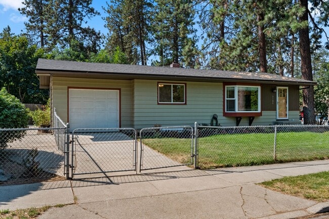 3104 E 35th Ave