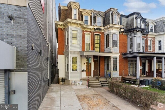 Building Photo - 4220 Chestnut St Unit 1 Rental
