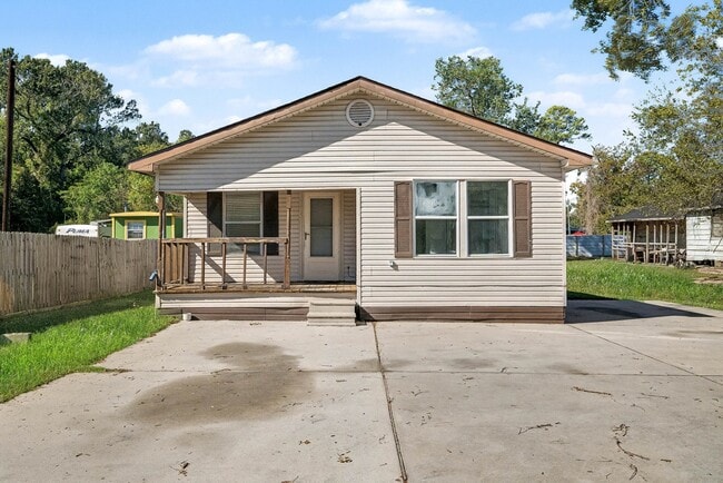 Building Photo - 12215 Myrtle Ave