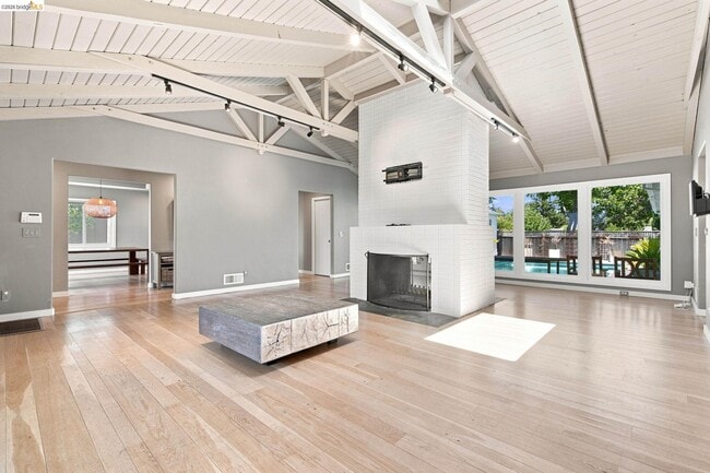 26 Dudley Ct