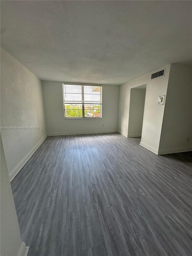 Photo - 1825 W 56th St Unit 410