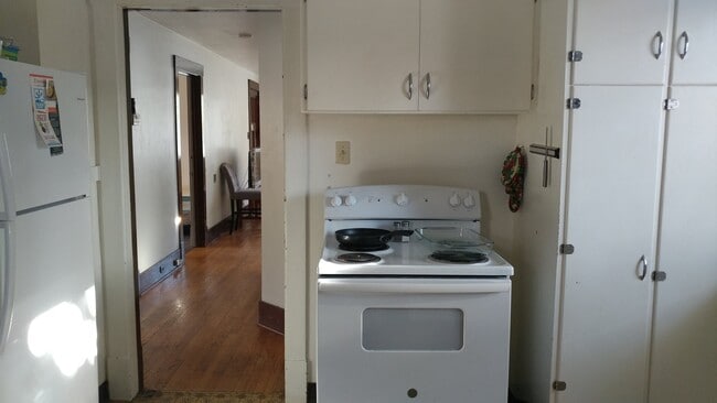 Photo - 109 S 8th Ave Unidad Main Floor