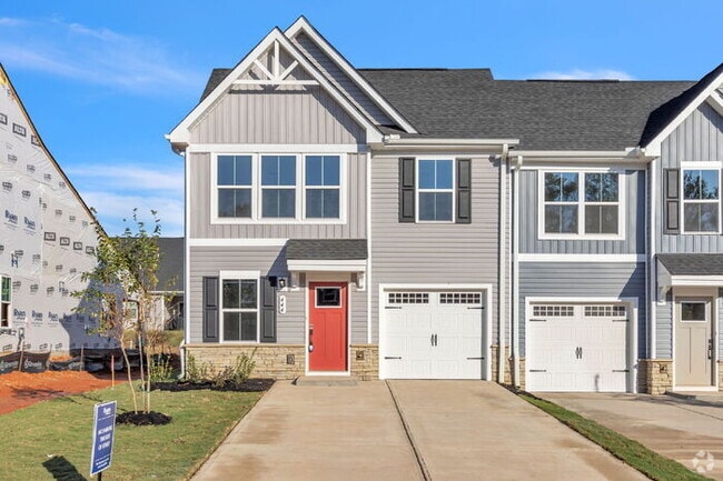 Building Photo - Charming 3-Bed Townhouse Oasis in Greenvil...