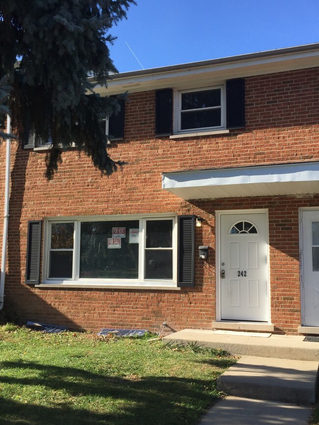 Entrance - 242 S Cherry St