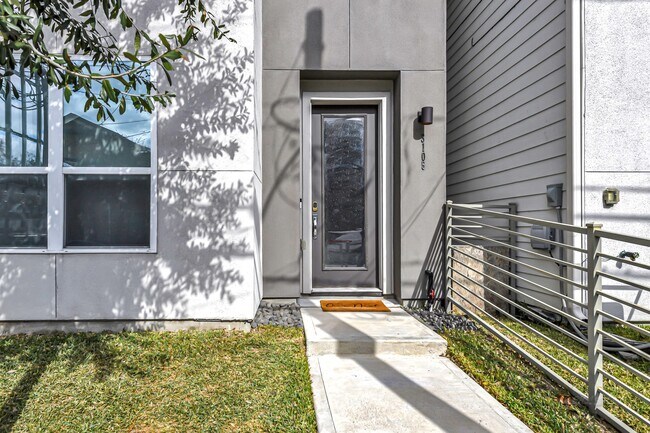 Photo - 3105 Gillespie St