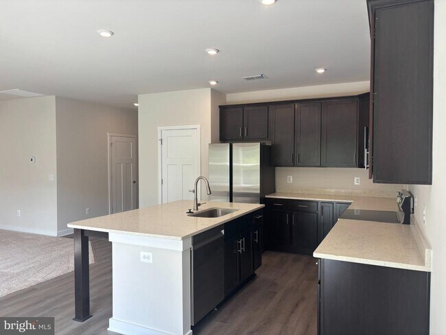 Photo - 372 Baker Dr