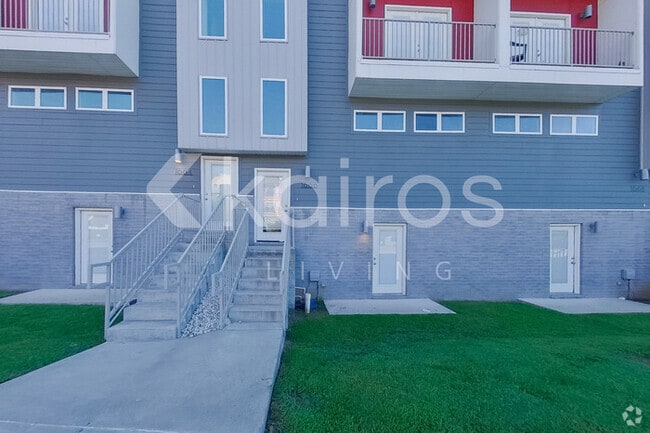 Building Photo - 1666 S Razorback Rd Rental
