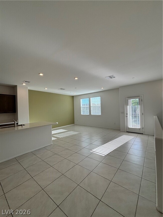 Photo - 5672 Sartorial St