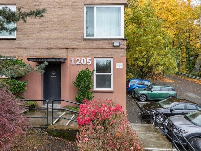 1205 SW Cardinell Dr Unit CVL102