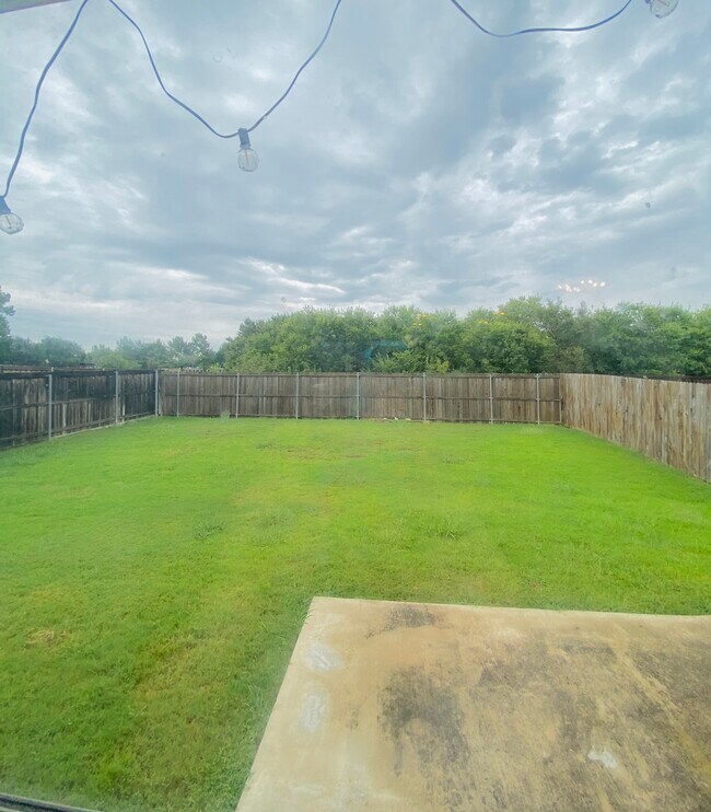Building Photo - 2760 Indian Oak Dr Rental