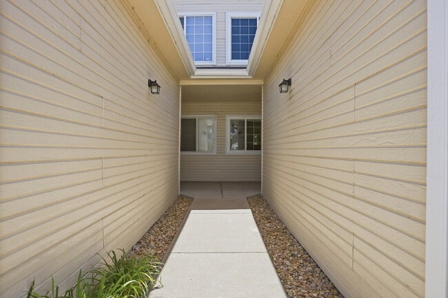 Photo - $2,735.95 - 3 Bed, 2.5 Bath Townhome in Aurora with In Unit Laundry!