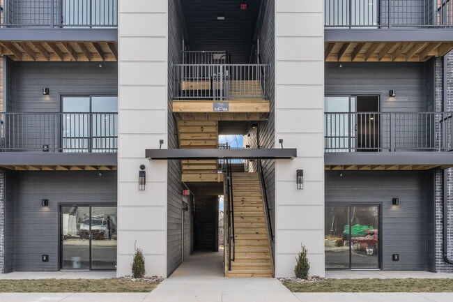 Photo - Thompson Square Apartments