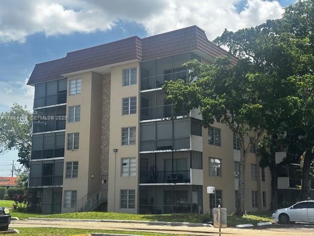 Building Photo - 4160 Inverrary Dr Unit 401