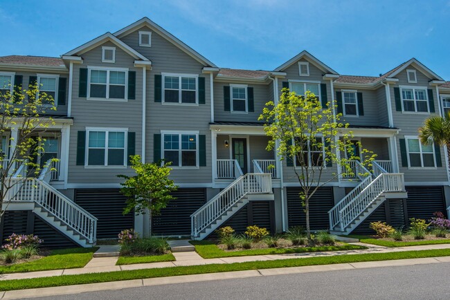 Beautiful Oyster Point Townhome - Mt. Plea... - Beautiful Oyster Point Townhome - Mt. Plea...