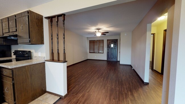 Photo - 340-344 W. Jewell, Russell Unidad 340 W. Jewell