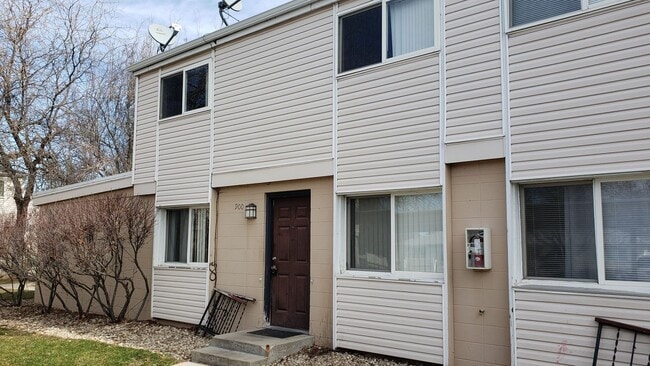 Building Photo - Clean 2 bedroom