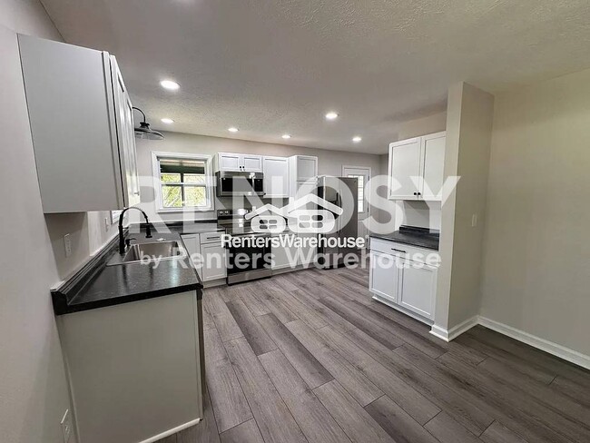 525 Hurt Rd SW