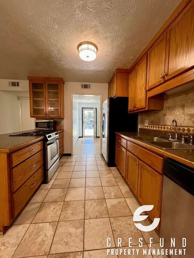 Photo - 3Br 2BAth Close to Fort Bragg with Large F...