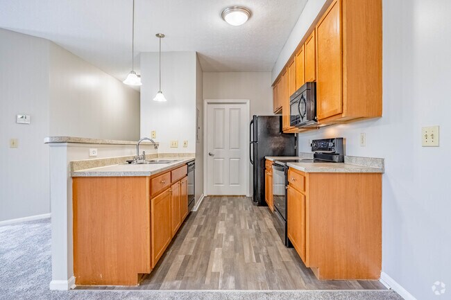 1BR, 1BA - 865SF - Kitchen - The Lakes at West Chester